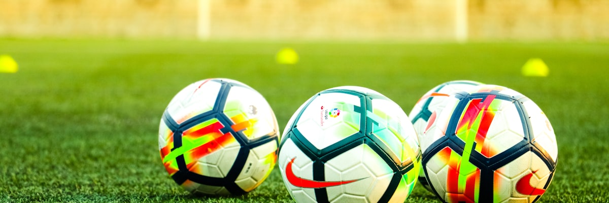 展示体育赛事数据趋势分析的折线图与柱状图